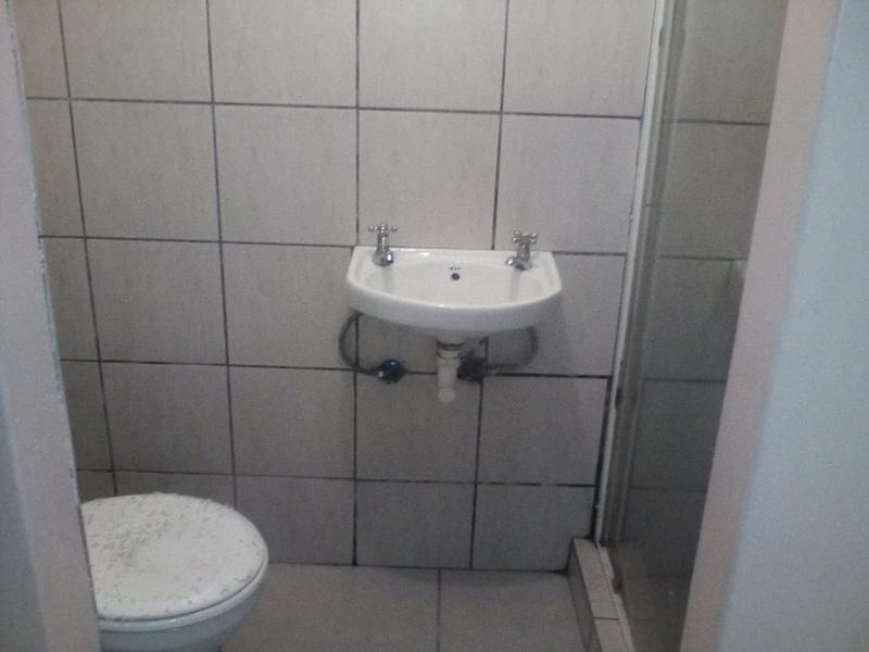 To Let 1 Bedroom Property for Rent in Ilitha Park Western Cape